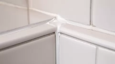 Wykończenie narożników wewnętrznych płytek